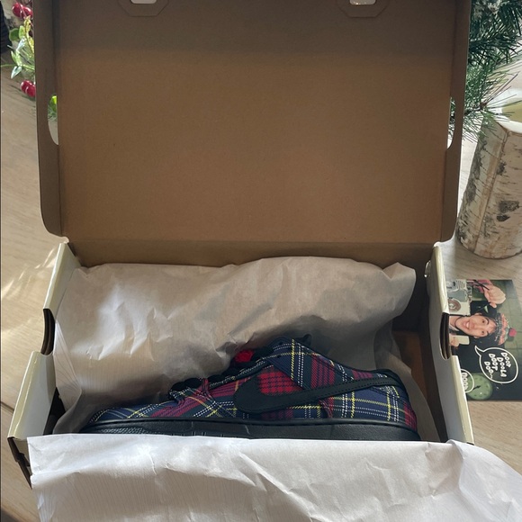 NIB Nike SB Nardwuar Dunk Low - Tam O' Shanter Hat - - plaid tartan sneaker - Picture 6 of 6